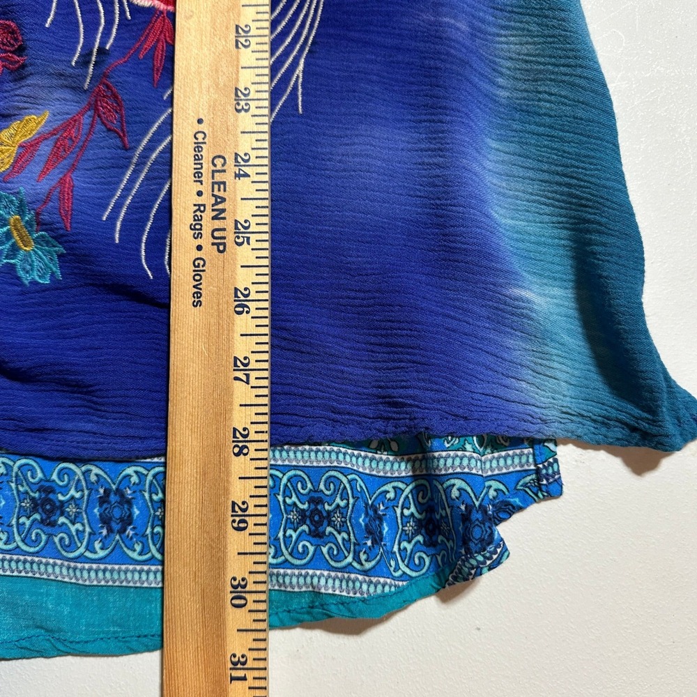 Caleeas Womens 1X Blue Embroidered Bird Rose Bell Sleeve Tunic Top Artsy - Picture 8 of 8